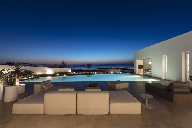 Κορυφαίες τουριστικές επιχειρήσεις όπως το 5 αστέρων θέρετρο Santorini Arcadia Hotel επιλέγουν την τεχνογνωσία και την εμπειρία της LG